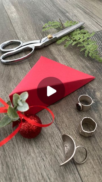 Diy Christmas Treats, Gift Wrapping Tutorial, Christmas Treats Holders, Christmas Treats Boxes, Paper Craft Ideas, Packaging Paper, Copy And Paste, Present Wrapping, Gift Toppers