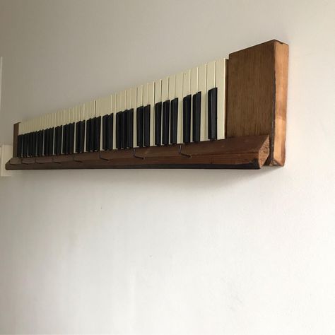 From an old piano to a coat rack Piano Shelf, Music Furniture, Old Piano, Key Holder Diy, Cd Rack, Piano Art, Old Pianos, Upcycle Ideas, Piano Key