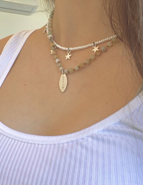 Obx Inspired Jewellery, Summer Necklace Stack, Beach Necklace Aesthetic, Random Necklaces, Beach Jewelry Aesthetic, Beachy Necklaces, Summer Necklaces, Obx Dr, Beachy Necklace