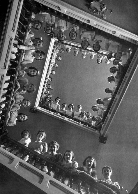 Alfred Eisenstaedt Alfred Eisenstaedt, Foto Art, 인물 사진, Bw Photo, Black And White Photographs, Nursing Students, Vintage Photography, White Photography, Black And White Photography