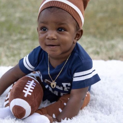 ★★★★★ "I love this outfit and it was shipped fast 🥰" nakeisha c. https://etsy.me/36QpZpN #etsy #birthday #halfwaytofirst #six #photoshoot #photoprop #littlesweetees #firstyeardown #halfbirthdayboy #halfwaytoone 6 Month Birthday, Time Photoshoot, Dallas Cowboys Baby, Football Jersey Outfit, Half Birthday, Baby Legs, Football Baby, Football Photos, Jersey Outfit