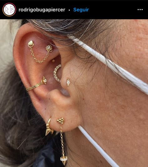 Conch And Daith Piercing Together, Chain Conch Piercing, Flat And Conch Piercings, Ear Curation, Flat Piercing, Lobe Piercings, Tragus Conch, Piercing Ideas, Daith Piercing