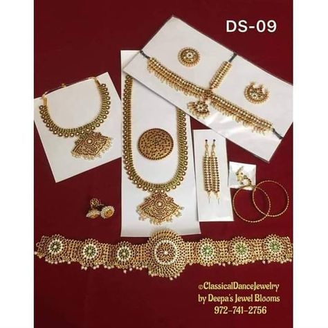 ClassicalDanceJewelry on Instagram: “A complete classical dance jewelry set designed with pearls and stones make your look complete with this beautiful set Even suitable for…” Temple Indian, Kuchipudi Dance, Indian Jewelry Set, Classic Dance, Jewelry Colorful, Classical Dance, Jewelry Set Design, Dance Jewelry, Indian Jewelry Sets