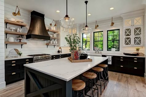 35+ Amazingly creative and stylish farmhouse kitchen ideas Dapur Moden, Dapur Rustic, Farmhouse Kitchen Cabinets, Farmhouse Kitchen Design, Modern Farmhouse Design, Farmhouse Style Kitchen, Modern Farmhouse Kitchens, Black Cabinets, Vintage Diy