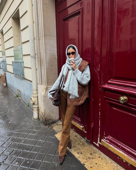 Cozy outfit for a rainy day. 🤍☁️ Italy Rainy Day Outfit, Rainy Day Outfit Aesthetic, A Rainy Day, Rainy Day Outfit, Cozy Outfit, Winter Outfit, Rainy Days, Outfits Aesthetic, Rainy Day