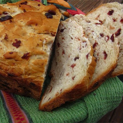 Cranberry Orange Bread (For Bread Machine) Sunflower Bread Recipe, Bread In Crockpot, Sunflower Bread, Bread Machine Bread Recipes, Machine Bread Recipes, Bread Machine Banana Bread, Nut Breads, Orange Bread Recipe, Walnut Bread Recipe