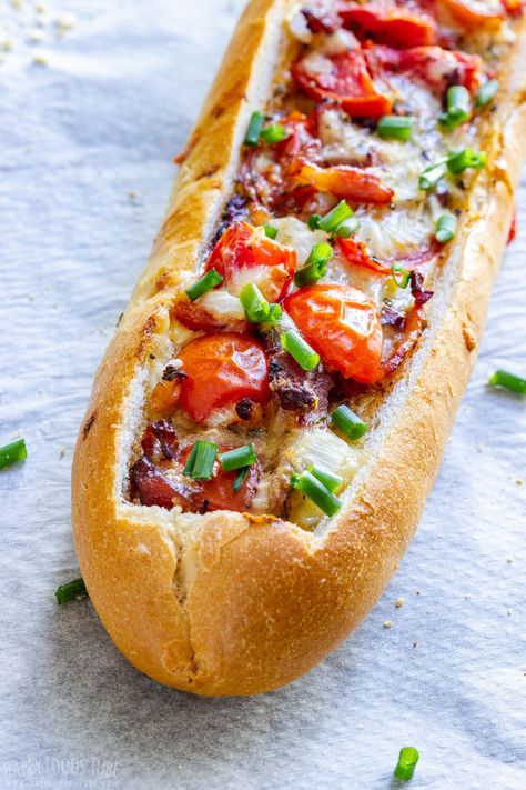 Filled Baquette Leftover Baguette, Breakfast Boat, Stuffed Baguette, Baguette Recipe, Easy Breakfast Recipe, Bacon Tomato, Happy Foods, Savory Breakfast, Breakfast Brunch Recipes