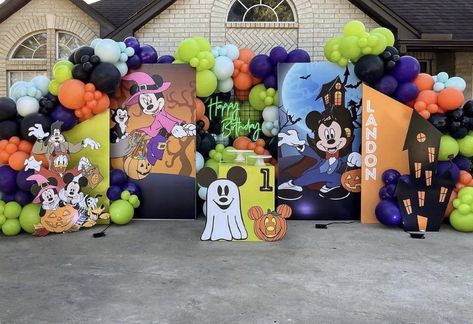 Mickey Mouse Halloween Theme Party, Halloween Mickey Mouse Decorations, Disney Halloween First Birthday, Mickey Halloween First Birthday, Mickey Mouse Spooky Birthday, Halloween Disney Birthday Party, Mickey And Minnie Halloween Party, Halloween Disney Party, Minnie Halloween Birthday Party