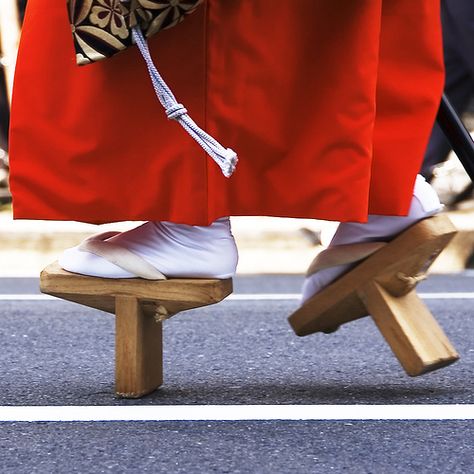 tengu-geta | Flickr - Photo Sharing! Asian Shoes, Turning Japanese, Wooden Sandals, Go To Japan, Japanese Geisha, Japan Culture, Wooden Shoes, Maneki Neko, Japanese Outfits