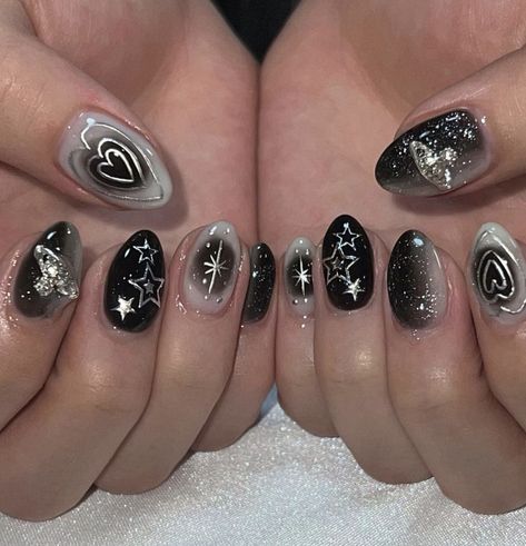 Black And Silver Short Nails, Acubi Nails Short, Classy Nails French Tip, Short Nails Valentines, White Nails Chrome, Classy Nails French, Elegant Nails Fall, Trendy Nails Classy, Yk2 Nails