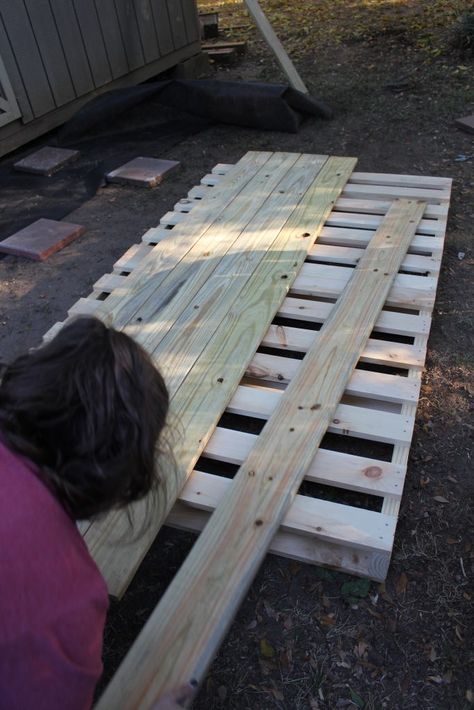 Pallet Patio Decks, Pallet Deck Diy, Building A Floating Deck, Build A Deck, Floating Deck, Pallet Patio, Diy Deck, Backyard Makeover, Building A Deck