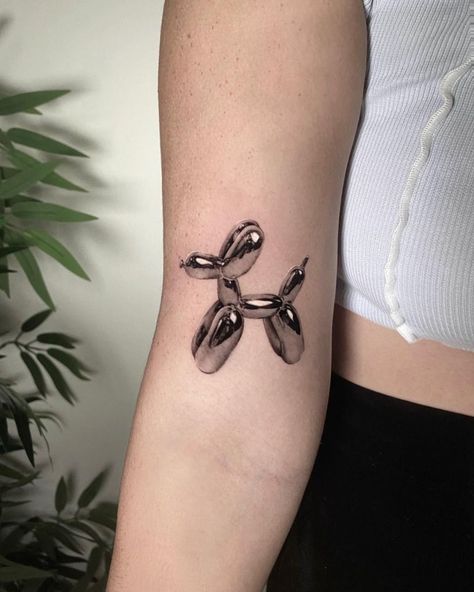 Jeff Koons Tattoo, Balloon Animal Tattoo, Balloon Dog Tattoo, Micro Realism Tattoo, Balloon Animal Dog, Tattoo Advice, Micro Realism, Tatoo Styles, Gold Tattoo