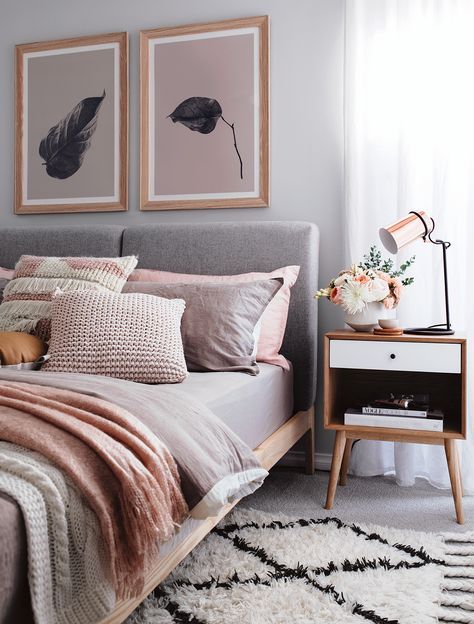 cosy bedroom in peach and grey Mauve Navy Gray Bedroom, Blush And Gray Bedroom, Amsterdam Bedroom, Koti Diy, Cozy Fall Bedroom, Cosy Bedroom, Fall Bedroom, Bedroom Styles, My New Room