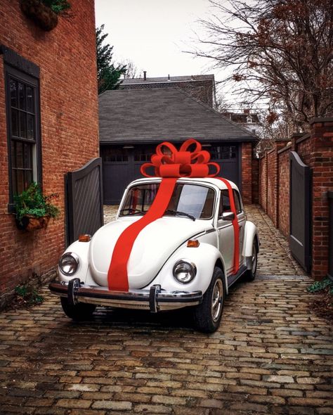 Sarah Vickers, Classy Girls Wear Pearls, Car Deco, Beetle Car, Vw Vintage, Wear Pearls, Christmas Parade, Christmas Car, Vw Cars