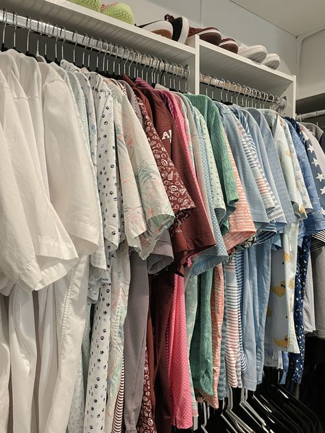 ⭐️ The power of matching hangers really does make a difference in your space. I'm a velvet hanger girly but some clients still prefer the plastic. Whatever you decide on, make sure they are all the same size and color so you can get a seamless before and after picture like this beautiful closet!

#professionalorganizerorlando #closetorganization #orlandoorganizer #declutterorlando Beautiful Closets, Velvet Hangers, Before And After Pictures, Professional Organizer, Closet Organization, Declutter, Color