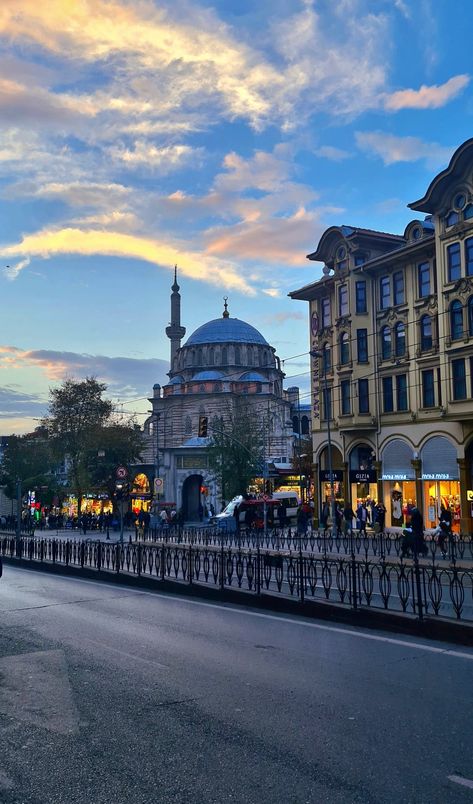 Fatih Istanbul Turkey, Turkey Background, Istanbul Aesthetic, Istanbul Pictures, Istanbul Turkey Photography, Istanbul City, City Pictures, Countries To Visit, Turkey Travel