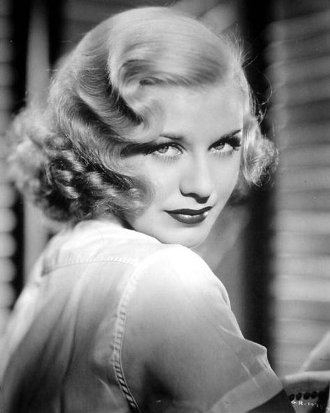 My interest in vintage hair began when I was a child, as I have always loved the 20s, 30s and 40s, but I actually began styling my own hair in vintage styles back 1999 when I started swing dancing.… Priscilla Lane, Dolores Costello, Klasik Hollywood, 1930s Hollywood, 1930s Hair, Fred And Ginger, Julie Newmar, Diana Dors, Veronica Lake