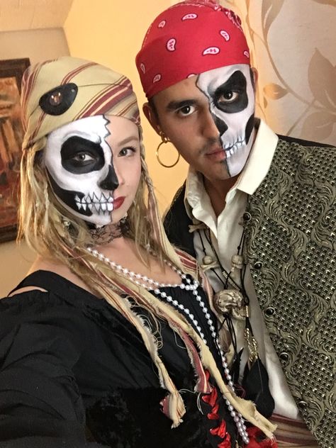 Pirate Skeleton Halloween Costume, Scary Pirate Costume Woman, Skull Pirate Makeup, Pirate Skeleton Makeup, Skeleton Pirate Makeup, Ghost Pirate Makeup, Skeleton Pirate Costume, Zombie Pirate Makeup, Couple Pirate Costume Halloween