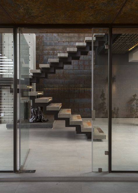 House Boz | Staircase | M Square Lifestyle Design | M Square Lifestyle Necessities #Design #Interior #Contemporary Folded Plate Staircase Concrete, Folded Plate Staircase, Folded Staircase, Steel Staircase Design, L Shaped Stairs, Wooden Staircase Design, Staircase Architecture, Luxury Stairs, Steel Staircase