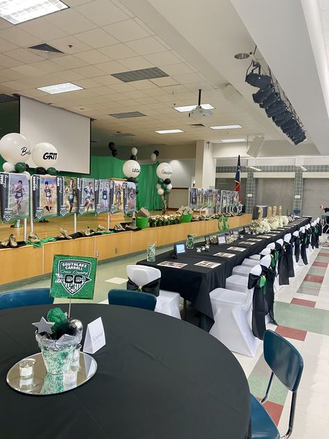 Cross Country Banquet Centerpieces, Soccer Banquet Decorations, Cross Country Banquet Ideas, Athletic Banquet Decorations, Football Banquet Ideas, Cross Country Banquet, High School Sports Banquet, Cross Country Decorations, Football Banquet Decorations