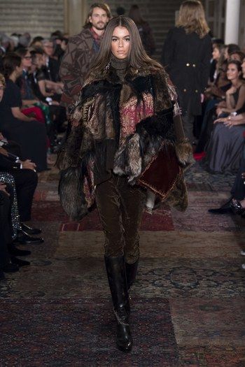 Ralph Lauren Fall 2018 Ready-to-Wear Collection - Vogue Ralph Lauren Runway, Ralph Lauren Womens Clothing, Ralph Lauren Fall, Ralph Lauren Style, Fashion Catalogue, Fashion 2018, Fashion Show Collection, Fall 2018, Kendall Jenner