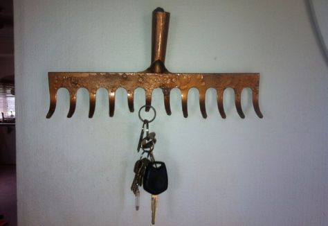 Yard Tools, Crafts And Diy, Closet Organization, Key Holder, Home Organization, Recycling, Arts And Crafts, Key, Home Decor