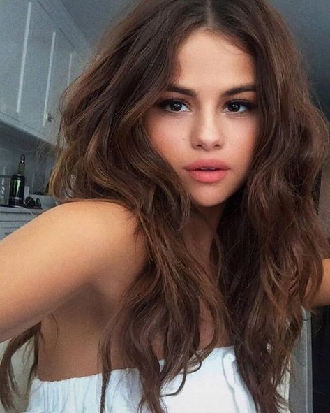 Selena Gomez Hair, Makeup Tip, Selena Gomez Cute, Selena Gomez Pictures, Selena Gomez Style, Long Brown Hair, Hair Makeover, Brunette Hair, Brunettes