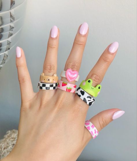 Clay rings painted in different patterns and animals Clay Ring Tutorial, Clay Ring Ideas, Clay Rings Aesthetic, Fimo Ring, Diy Clay Rings, Clay Ring, Polymer Clay Ring, Clay Rings, Clay Keychain