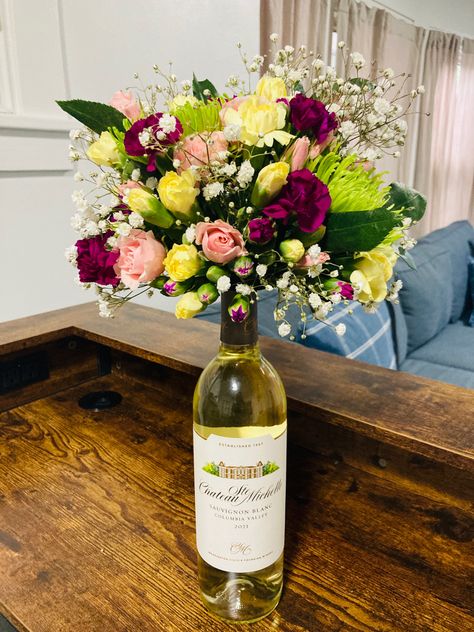 Flowers Wine Gift, Wine And Flowers Gift, Flowers On Wine Bottle Gift, Wine Bottle With Flowers Gift, Flower Bouquet And Wine Bottle Gift, Wine Bouquet, Wine Bottle Flowers, Alcohol Gift Baskets, Birthday Room Decorations