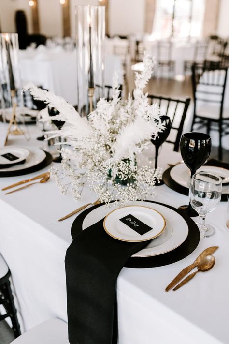 Black White And Gold Wedding Backdrop, Black And White Candle Wedding, White Charger Plates Wedding, Black Charger White Plate Wedding, Black Charger Plates Wedding Table Settings, White Linen Black Napkin Wedding, Champagne White And Black Wedding, Black Gold And White Table Setting, Black Napkin Table Setting