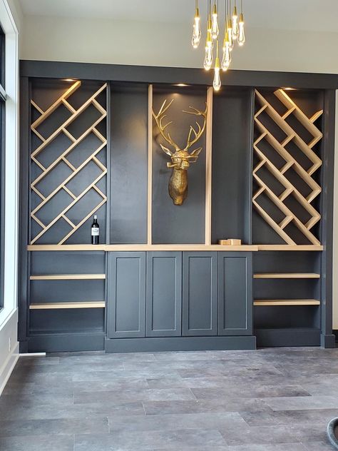 Wall Wine Bar Ideas, Bar Cupboard Ideas For Home, Wine Wall Display Diy, Wine Wall Ideas Dining Rooms, Dinning Room Wine Rack, Bottle Collection Display Ideas, Wine Wall Display Ideas, Bar Bottle Display Ideas, Modern Built In Bar