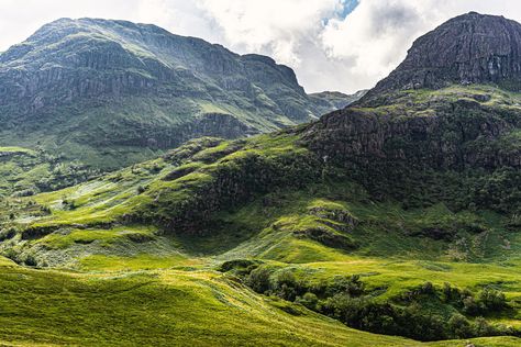 Landscape Reference, Scotland Landscape, Scotland Castles, Skye Scotland, Scotland Highlands, Fantasy Places, Landscape Pictures, English Countryside, Reference Photos