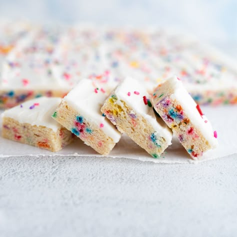 Birthday Sugar Cookie Bars Cake Batter Cream Cheese, Dessert Bars Recipes Easy, Cake Mix Bars, Cake Mix Cookie Bars, Birthday Baking, Sugar Cookie Bars, Dessert Bar Recipe, Birthday Treat, Chocolate Chip Cookie Bars