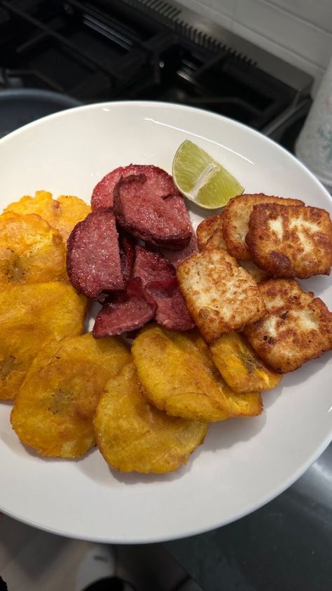 Dominican Breakfast Ideas, Dominican Breakfast, Dominican Republic Food, Dominicano Recipes, Dominican Food, Food Babe, Healthy Food Dishes, Island Food, Healthy Food Motivation