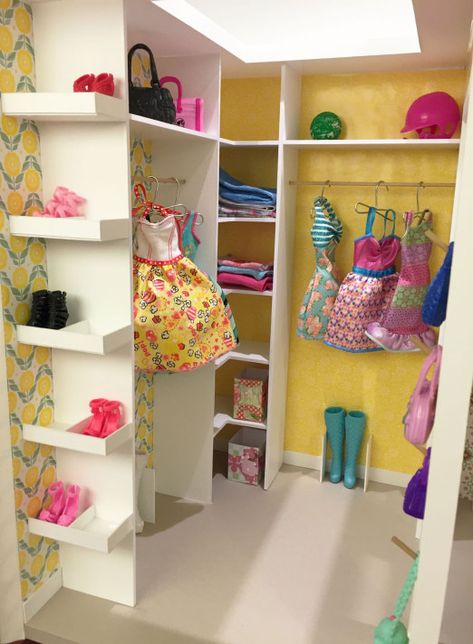 Walk In Closet – Coolyfrooly Crafts Diy Doll Closet, Doll Furniture Plans, Barbie Storage, Baby Play House, Barbie Organization, Barbie House Furniture, Barbie Dollhouse, Diy Barbie House, Barbie Doll Set