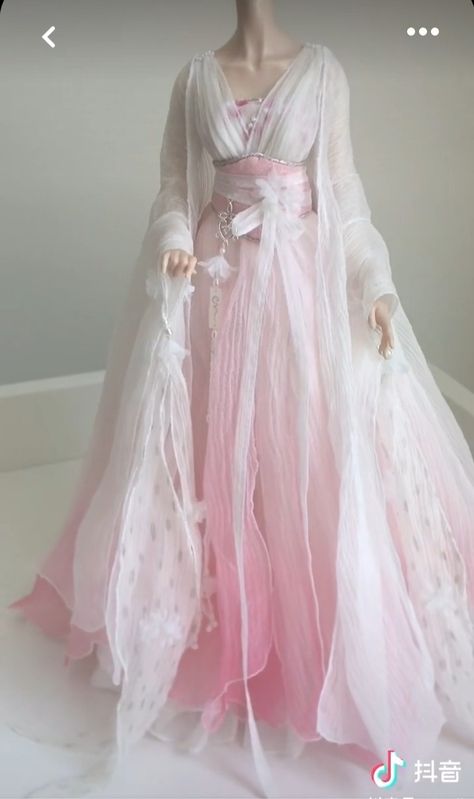 Hanfu Inspired Wedding Dress, Japanese Dress Traditional Kimono Japan, Japanese Prom Dress, Pink Fantasy Outfit, Japanese Wedding Dress Traditional, Korean Wedding Dress Traditional, Wedding Dresses Japanese, Hanfu Wedding Dress, Japanese Wedding Dresses