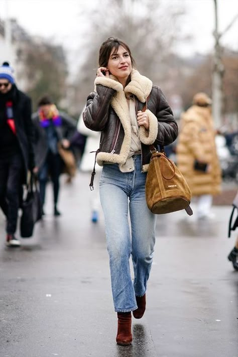 How To Style Shearling Jackets Are Must-Haves For Fall 2019 Jean Damas Style, Jeane Damas Outfits, Jeane Damas, Shearling Jacket Outfit, Paris Fashion Week Outfits, Jean Damas, Fashion Week Outfit Ideas, January Fashion, Jeans Trend