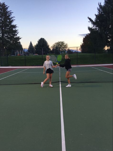 Aesthetic Tennis, Mode Tennis, Country Club Aesthetic, Twilight Vibes, Tennis Lifestyle, Tennis Pictures, Tennis Photos, Tennis Aesthetic, Tennis Life