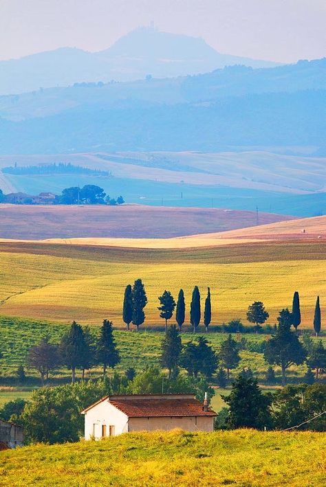 Italian Landscape, Landscape Photography Nature, Pretty Landscapes, 수채화 그림, Landscape Pictures, Tuscany Italy, Rolling Hills, Landscape Photos, Watercolor Landscape