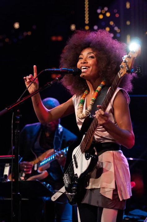 Esperanza Spalding (2013) Singer Style, Esperanza Spalding, Fluffy Curls, Rock And Roll Girl, Musician Photography, Austin City Limits, Rock Chick, Female Musicians, Janis Joplin