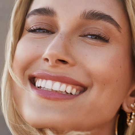 Hailey Bieber Updates on Twitter: "Hailey Bieber for @bareMinerals.… " Teeth Aesthetic, Haley Bieber, Hailey Justin, Justin And Hailey Bieber, The Biebers, Justin And Hailey, Hailey Baldwin Style, Hailey Bieber Style, Justin Hailey