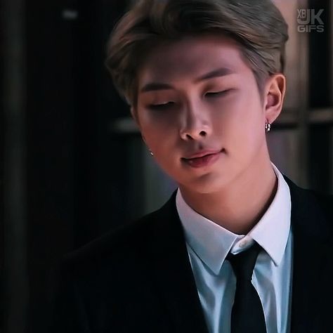 Rm Serious Face, Gif Namjoon, Gif Rm, Rm Gifs, Namjoon Gif, Rm Gif, Namjoon Gifs, Bts Halloween, Hair Gif