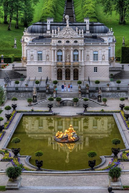 Linderhof Palace, Europa Park, Castle Mansion, Famous Castles, Real Estat, Chateau France, Beautiful Castles, Beautiful Architecture, Beautiful Buildings