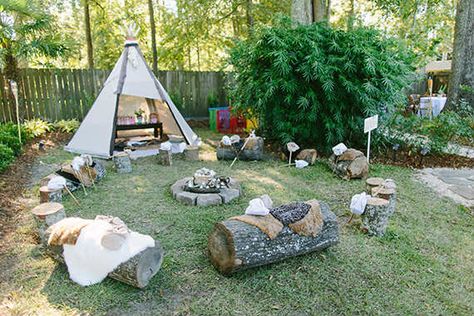 Birthday bash in adorable teepee - 10 Kids Backyard Party Ideas | Tinyme Blog Firepit Party, Pow Wow Party, Backyard Kids Party, Outdoor Camping Party, Camping Theme Birthday, Camping Garden, Glamping Party, Party Hosting, Bonfire Party