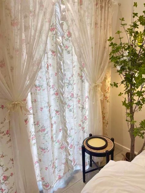 2025 Predictions, Lace Curtains Bedroom, Dorm Curtains, Lace Bedroom, Apartment Curtains, Country Style Curtains, Victorian Room, Cute Curtains, Chic Room