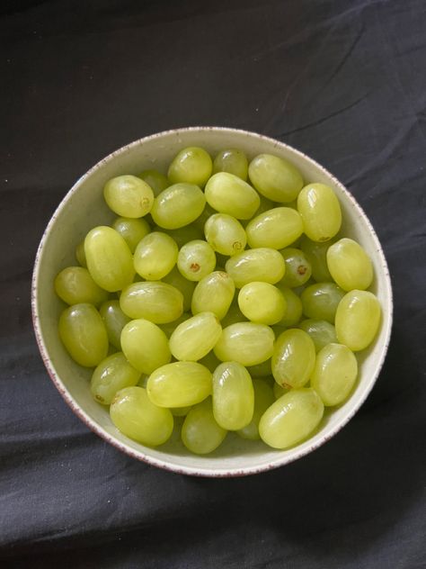 #grapes #fruit #healthy #bowl #aesthetic Grape Ideas, Grapes Snack, Cheese Skewers, Grape Snacks, Bowl Aesthetic, Grapes Fruit, Healthy Bowl, Green Grape, Party Platter