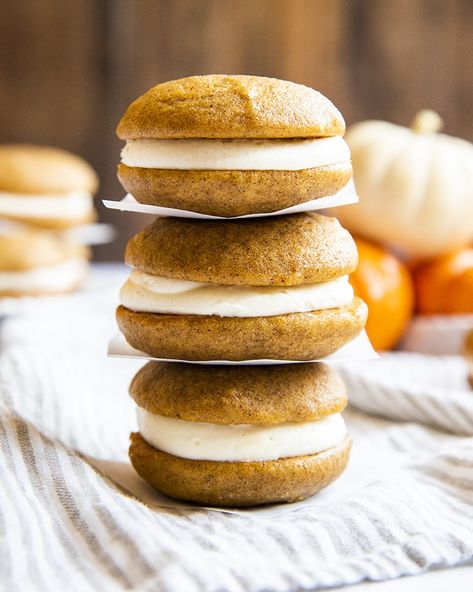 Pumpkin Cake Cookies, Crescent Roll Snacks, Orange Buttercream Frosting, Soft Chocolate Cookie, Whoopie Pie Recipe, Chocolate Whoopie Pies, Pumpkin Whoopie Pies, Orange Buttercream, Whoopie Pie