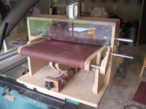 Thickness Drum Sander by John Abbett -- Homemade thickness drum sander powered by a 3 HP table saw. Constructed from hardboard, 3/4" shaft, threaded rod, pulleys, belt, bearings, and hardware. http://www.homemadetools.net/homemade-thickness-drum-sander Shopsmith Projects, Homemade Drum, Diy Belt Sander, Diy Drums, Homemade Machine, Drum Sander, Workbench Plans Diy, Garage Work Bench, Wood Shop Projects