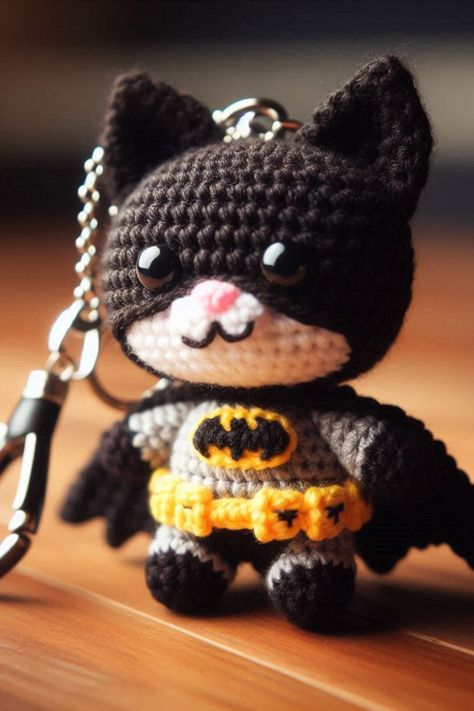 Create a Batman Cat Keychain in Crochet with this easy-to-follow pattern. Perfect for cat lovers and Batman fans! Batman Crochet Keychain, Batman Keychain, Crochet Batman, Batman Cat, Batman Gifts, Crochet Bat, Batman Costume, Anime Uwu, Cat Keychain