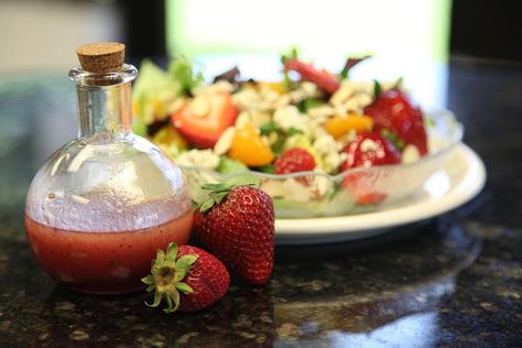 Gluten Free A-Z : My Favorite Homemade Salad Dressing-Vegan, oil-free, gluten-free Strawberry Salad Dressing, Tomato Salad Dressing, Tomato Dressing, Vegan Salad Dressing Recipes, Broccoli Recipes Side Dish, Vegetarian Noodles Recipes, Low Calorie Salad, Easy Salad Dressing Recipes, Vegan Salad Dressing